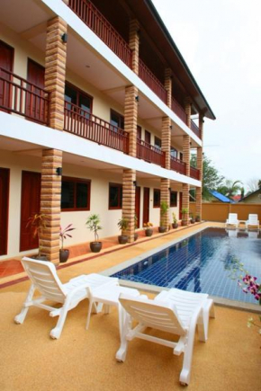 Отель Hathai House  Ламаи Бич